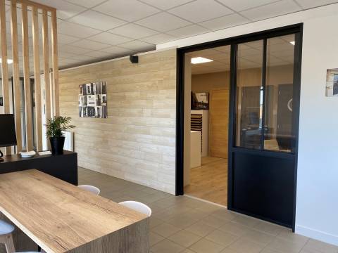 Showroom La Menuis' Noyal-Pontivy porte atelier Showroom La Menuis' Noyal-Pontivy porte atelier
