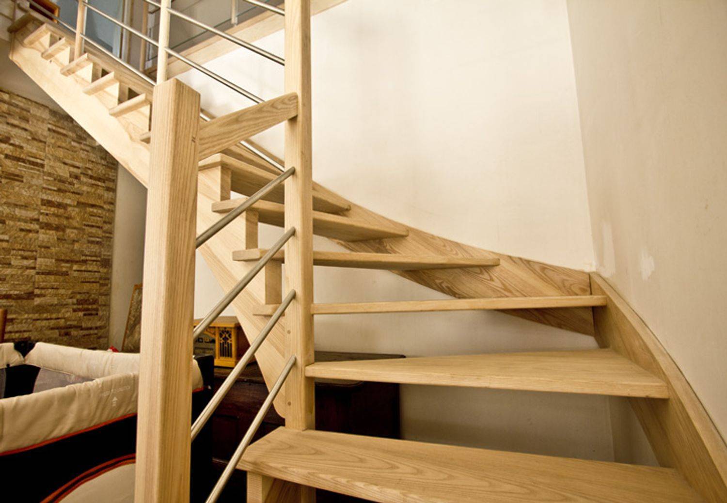 Escaliers en frêne lisse inox et garde-corps
