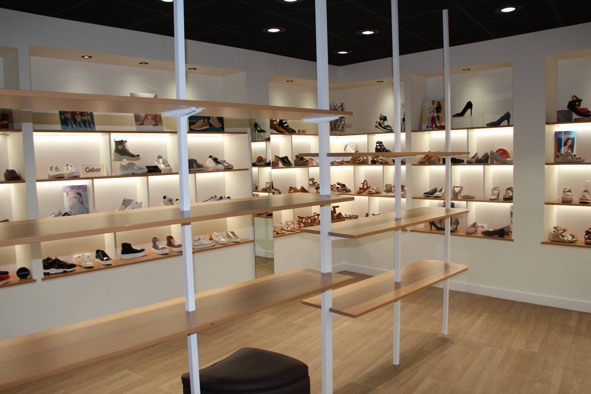 Aménagement magasin chaussures Cendrillon Pontivy LA MENUIS