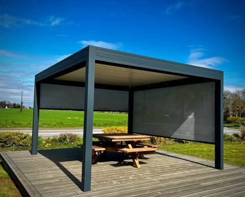 LA MENUIS' pergola bioclimatique aluminium Morbihan Pontivy