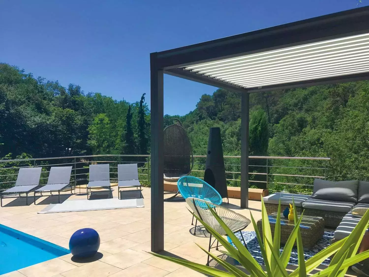 Pose de pergola bioclimatique à Vannes | La Menuis'