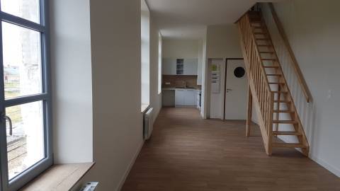 Logement gare de Pontivy escalier en hévéa LA MENUIS' Logement gare de Pontivy escalier en hévéa LA MENUIS'